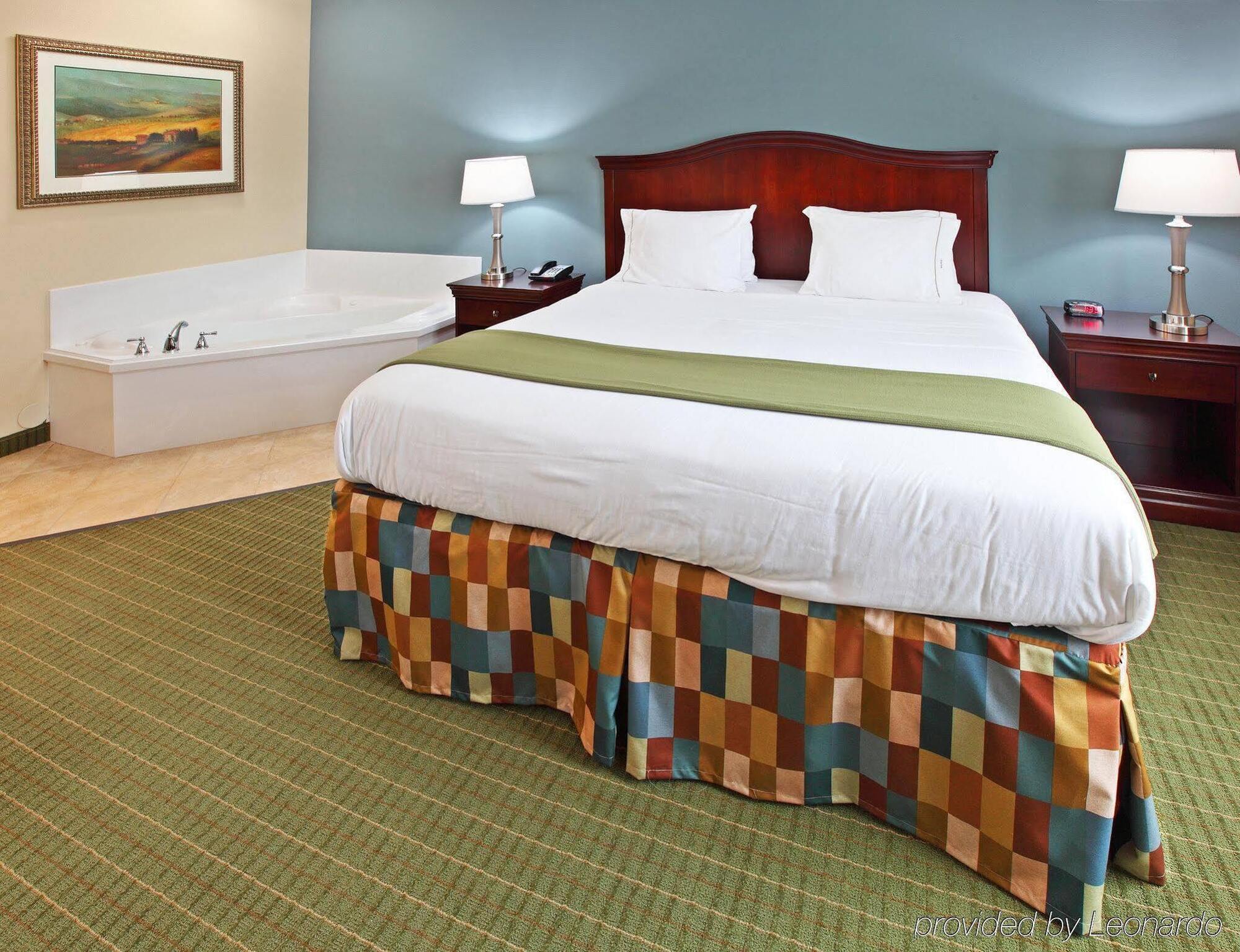 Holiday Inn Express Hotel & Suites Henderson - Traffic Star By Ihg Exteriér fotografie